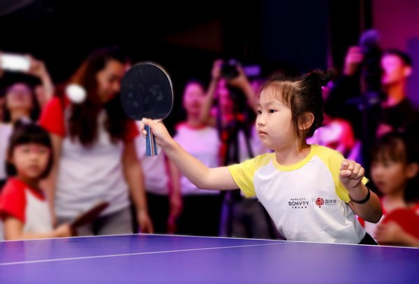 三亚山海天JW万豪酒店推出“JW家庭”计划乒乓球主题夏令营