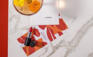 艾美酒店携手La Bouche Rouge定制红唇体验