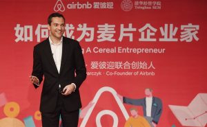 爱彼迎联合创始人到访清华大学分享“麦片企业家”精神