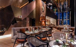 泰国最高之一的餐厅和酒吧Mahanakhon Bangkok SkyBar开业