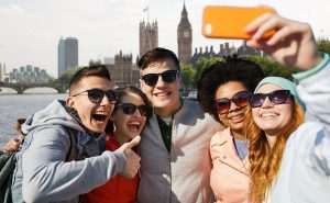 Agoda调查显示全球旅客出游时最希望遇到同胞