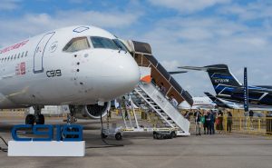 中国东方航空公司全球首架C919客机完成海外首飞