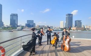 东方明珠携手上海爱乐乐团，推出浦江水上音乐厅主题航班