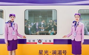 “星光·澜湄号”首发，中老铁路跨境列车旅游产品正式落地