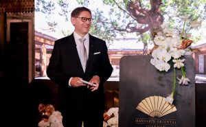 北京前门文华东方酒店举办开幕酒会，钢琴家王羽佳成为新晋名人粉丝