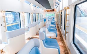 京津冀首列观光旅游列车“星光·燕赵号”正式投入运营