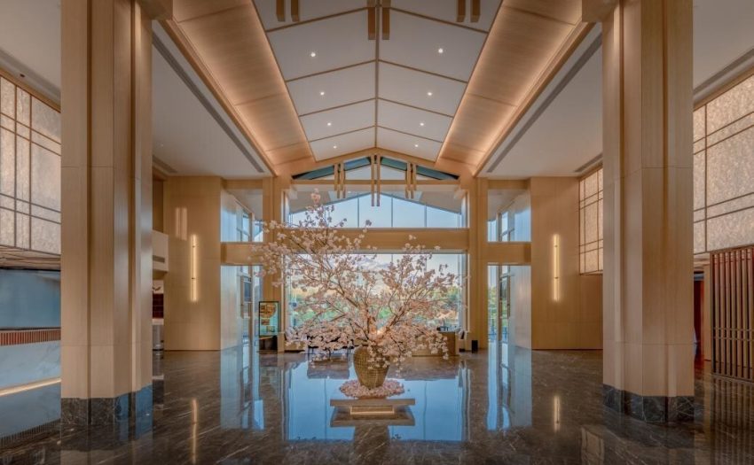 首旅酒店2025年实现营业收入76.1亿元,归母净利润8.1亿元