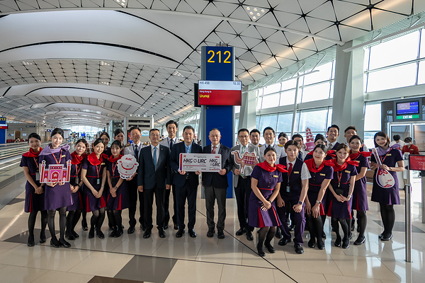香港航空开通香港至乌鲁木齐直航航班